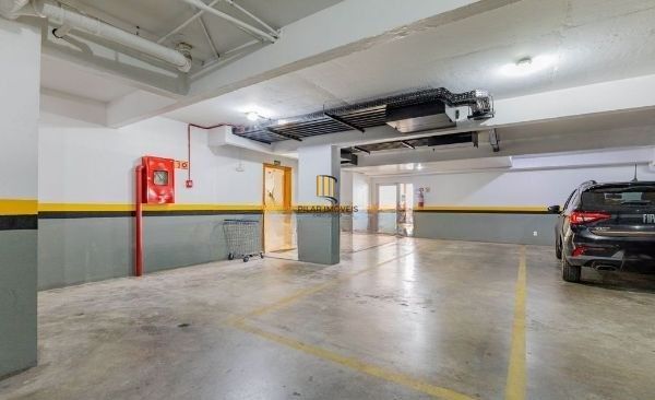Apartamento no Centro de 2 dormitórios e 2 vagas DESOCUPADO