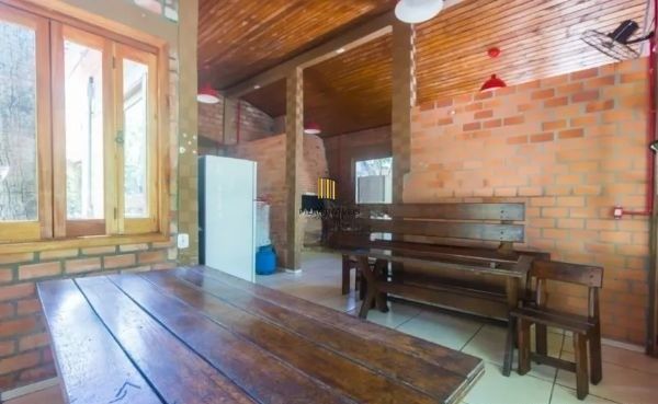 Apartamento no bairro Nonoai de 2 dormitórios e vaga