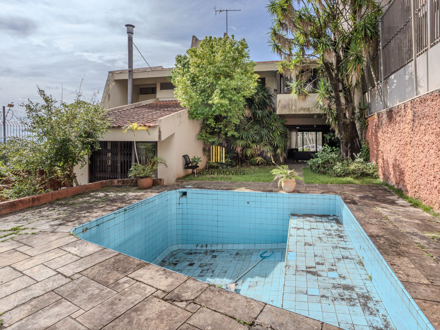 Casa sobrado no Menino Deus de 3 dormitórios e 3 vagas