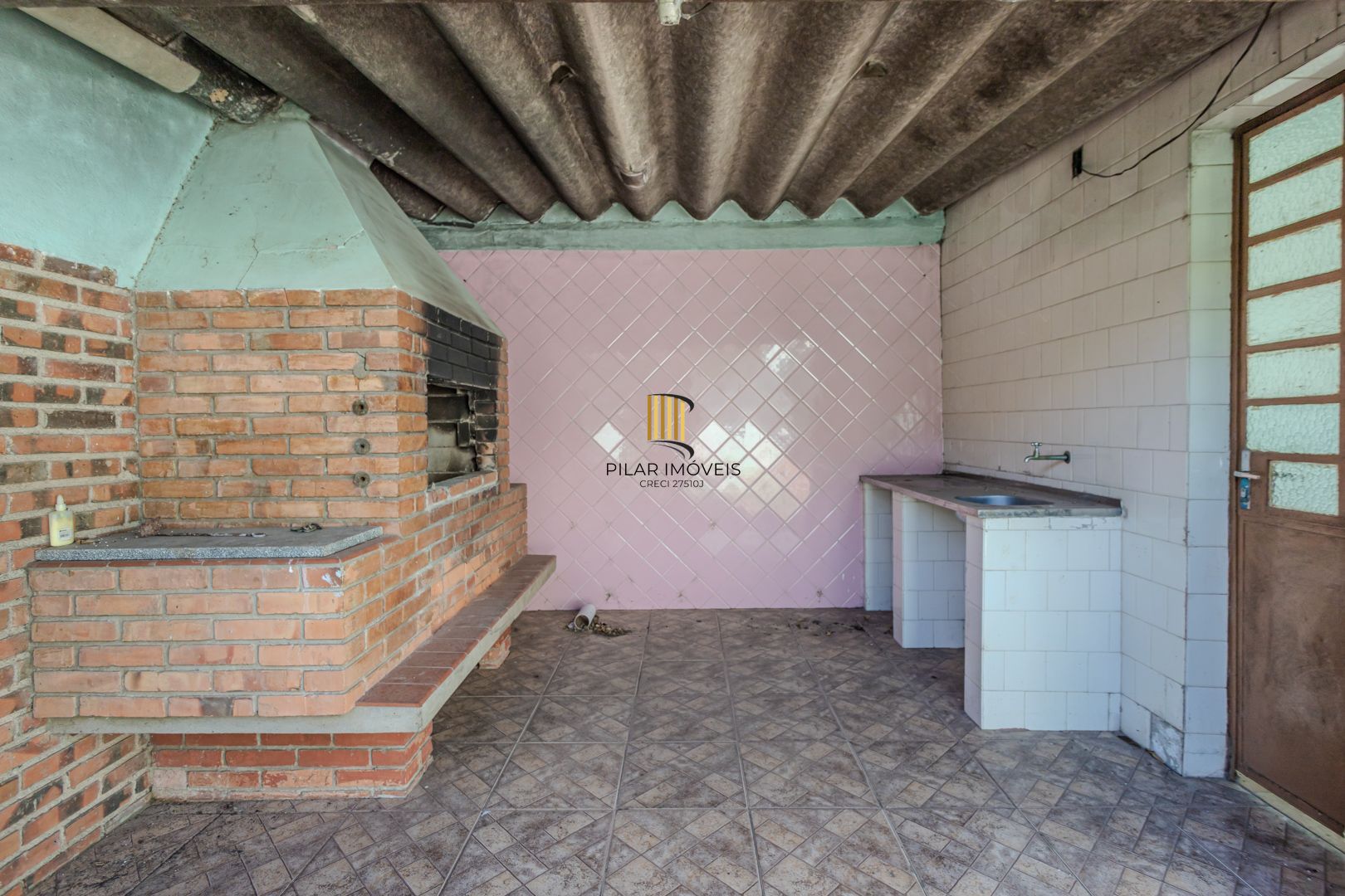 Casa sobrado no Partenon com 5 dormitórios e 4 vagas