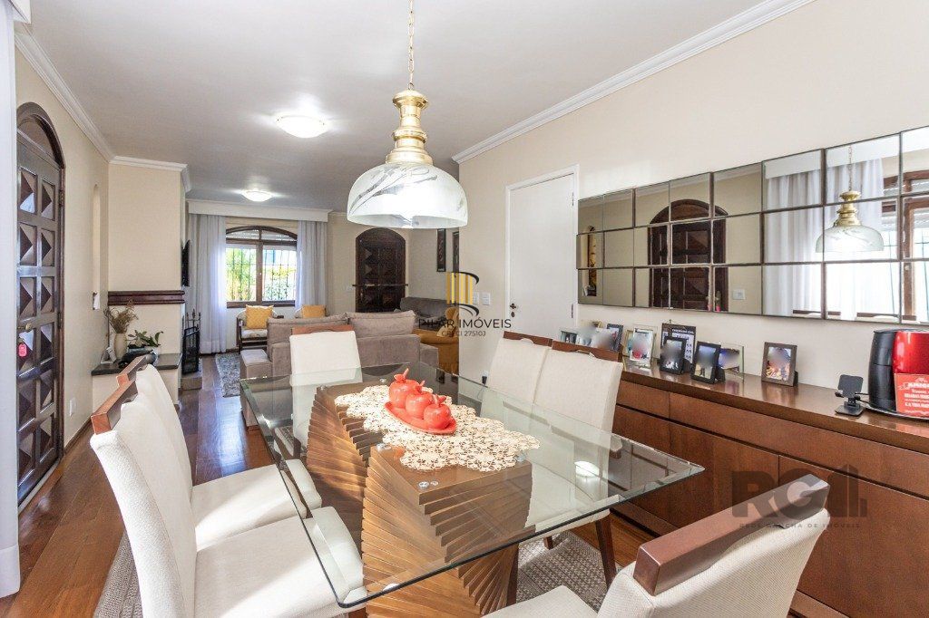 Casa no bairro Vila Ipiranga de 3 dormitórios e 3 vagas