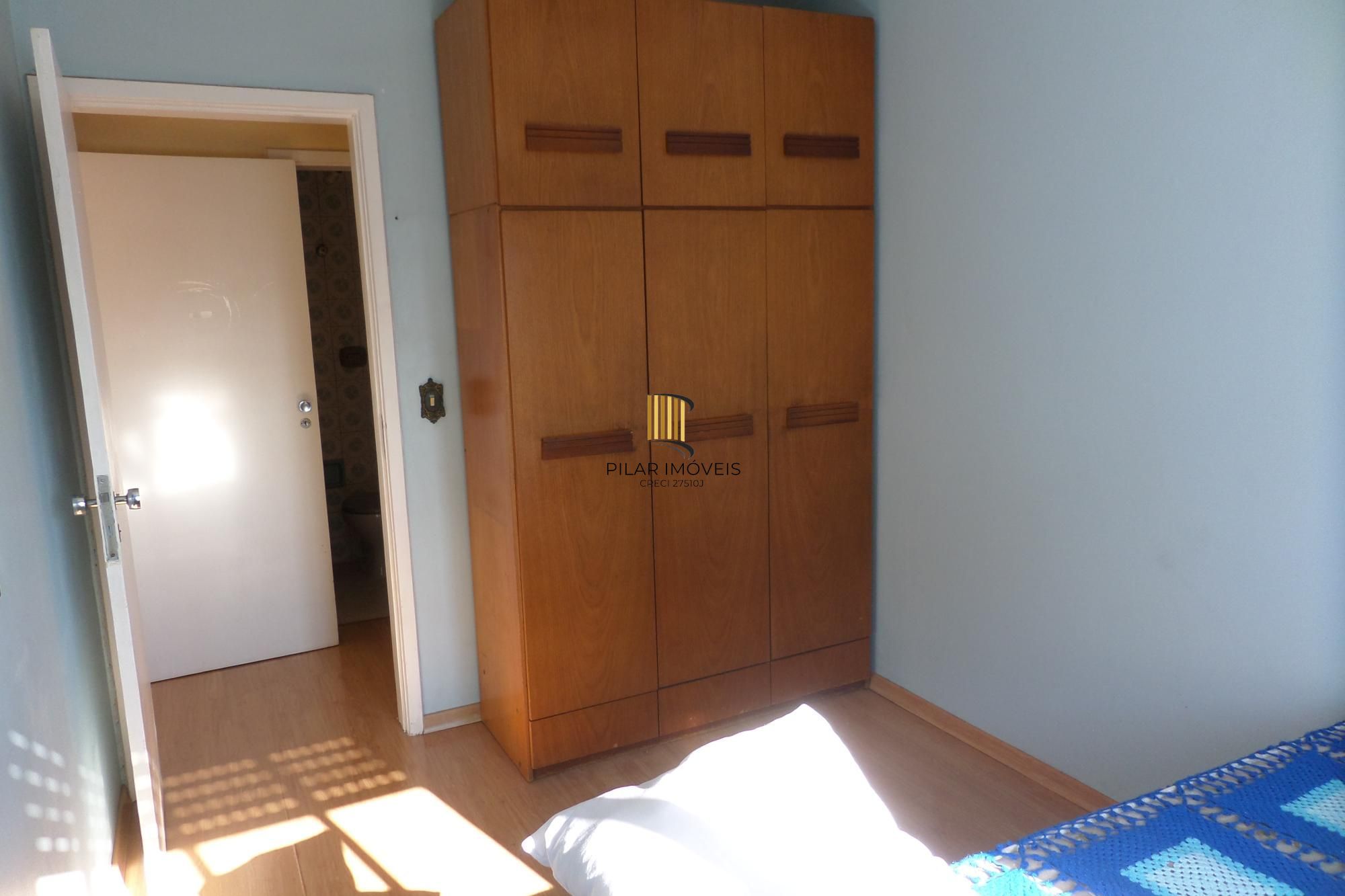 Apartamento no Centro de 2 dormitórios dependência DESOCUPADO
