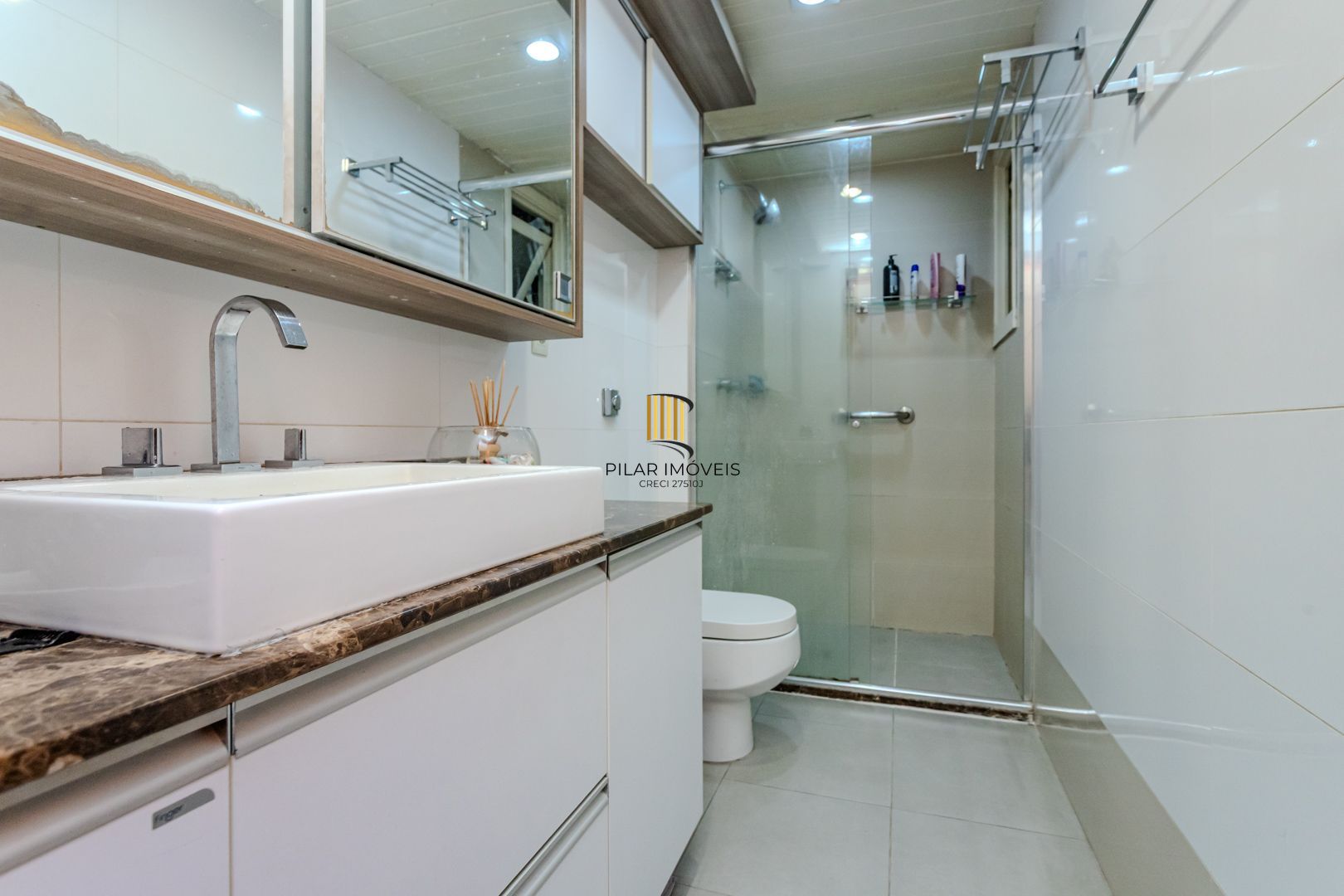 Apartamento no bairro Menino Deus de 4 dormitórios e vaga