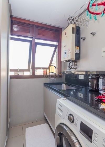 Apartamento no Menino Deus de 2 dormitórios e vaga