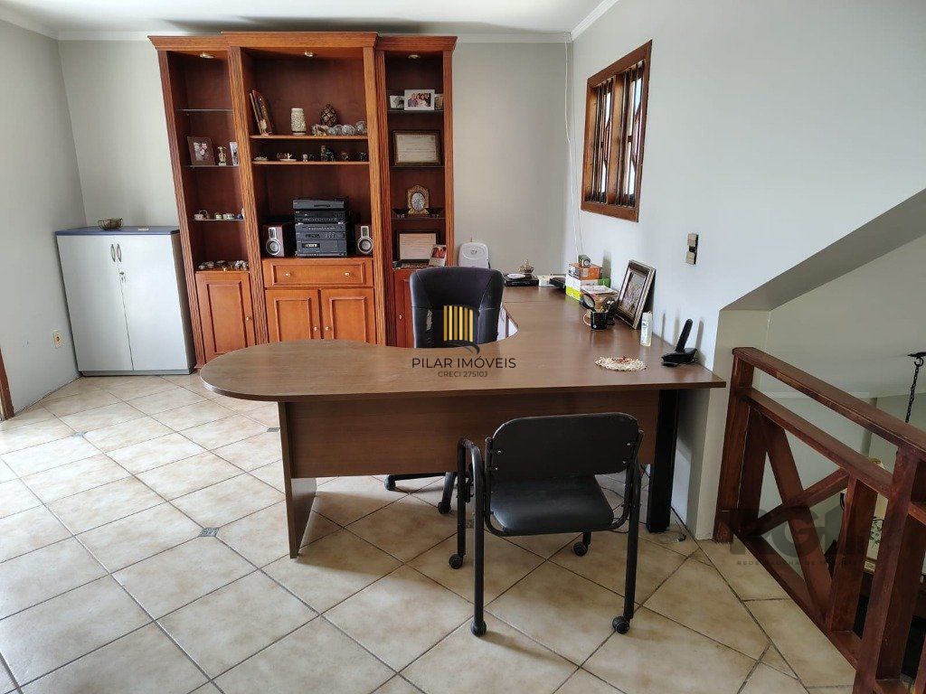 Casa sobrado com 300m² na Vila Nova de 3 dormitórios e 4 vagas