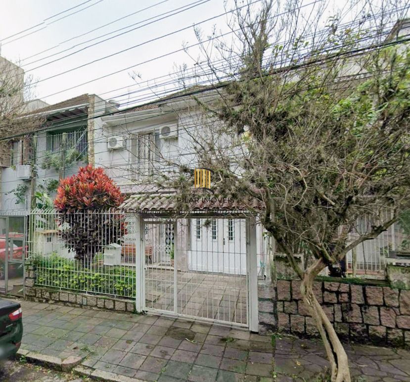 Casa sobrado no bairro Higienópolis de 3 dormitórios e 2 vagas