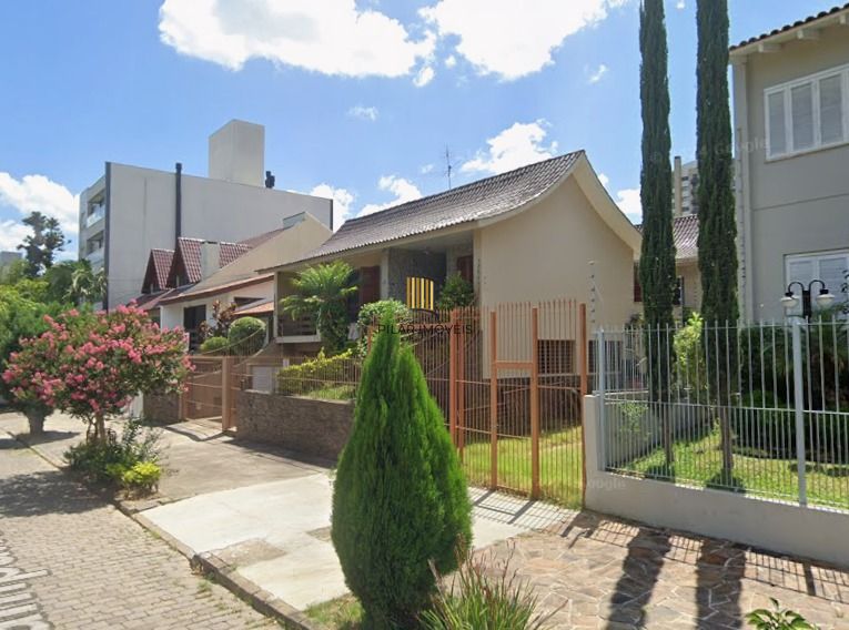 Casa no bairro Jardim Planalto de 3 dormitórios e 3 vagas