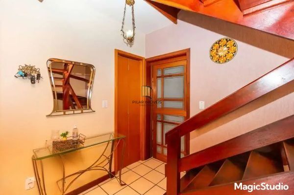 Casa sobrado a Venda de 5 Quartos, 1 Suite e 4 Vagas de Garagem com 235M²privt.