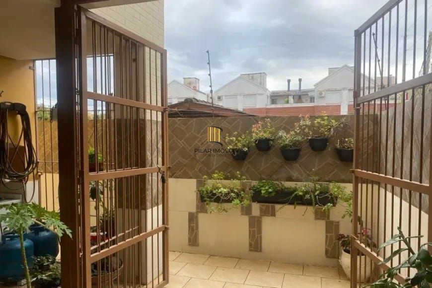 Casa em Condomínio bairro Tristeza de 3 dormitórios e 3 vagas