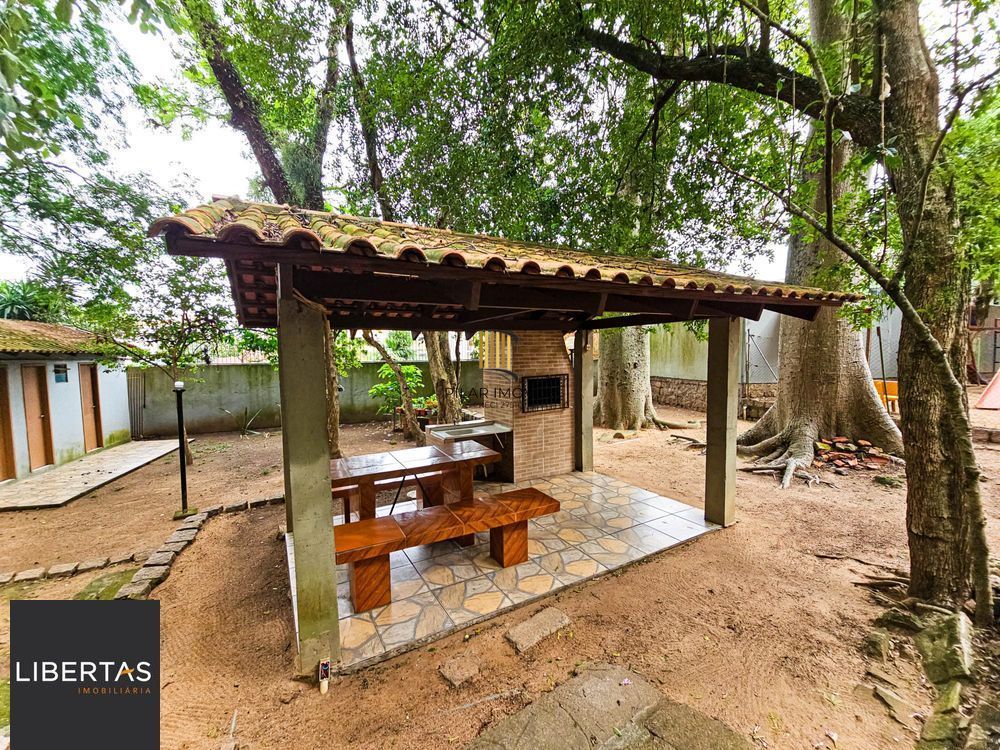 Apartamento no bairro Cristal de 2 dormitórios e vaga DESOCUPADO