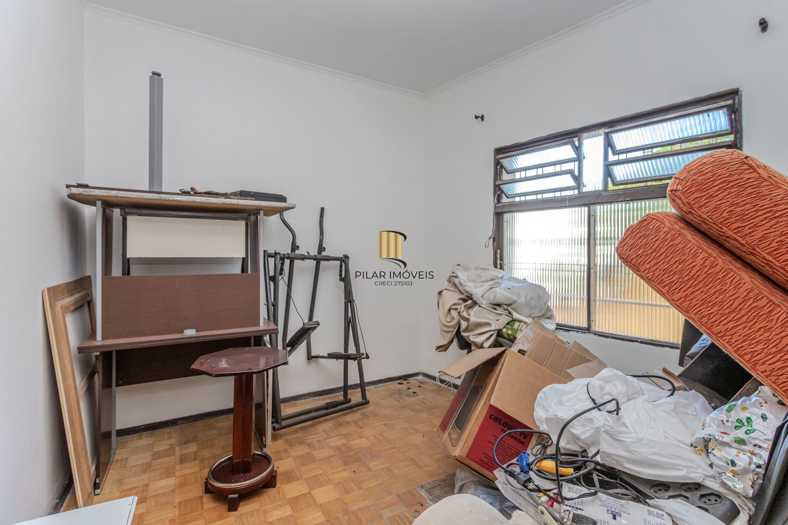 Prédio Residencial no Passo D'areia com 8 dormitórios e 8 vagas