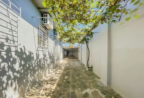 Casa no bairro Cavalhada de 3 dormitórios e 3 vagas