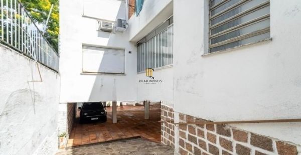 Apartamento no Petrópolis de 3 dormitórios e 2 vagas