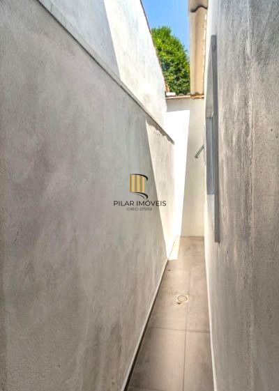 Casa no bairro Jardim Carvalho de 2 dormitórios e amplo pátio