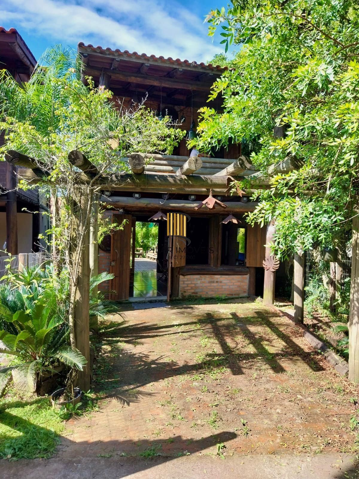 Sobrado 1 dormitório no bairro Alto Arroio