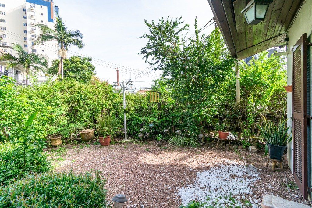 Sobrado de 4 dormitórios no Moinhos de Vento