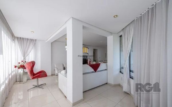 Cobertura no bairro Petrópolis de 2 dormitórios 2 vagas e piscina