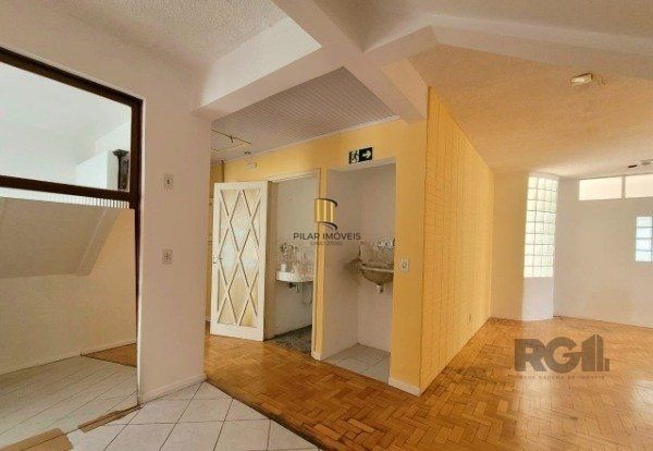 Casa 4 Dormitório(s) Bairro Petrópolis
