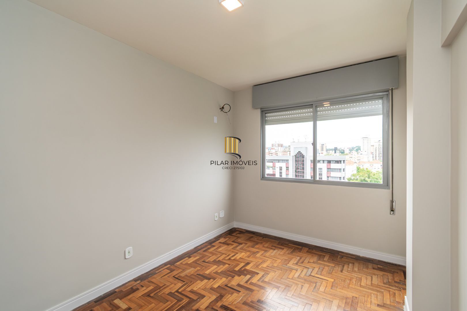 Apartamento 2 dormitorios, no Menino Deus reformado - Pilar Imóveis