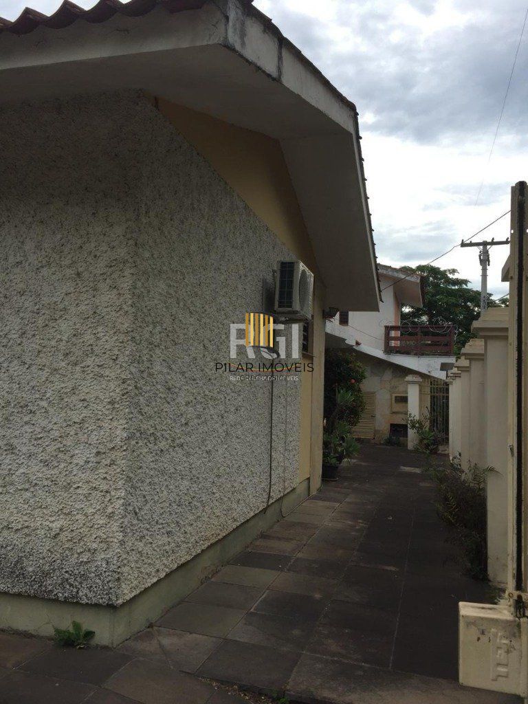 Casa para Venda - 340m², 4 dormitórios, sendo 2 suites, 3 vagas - Jardim Lindóia