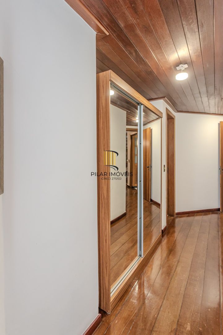 Cobertura duplex no bairro Petrópolis de 3 dormitórios vaga e terraço