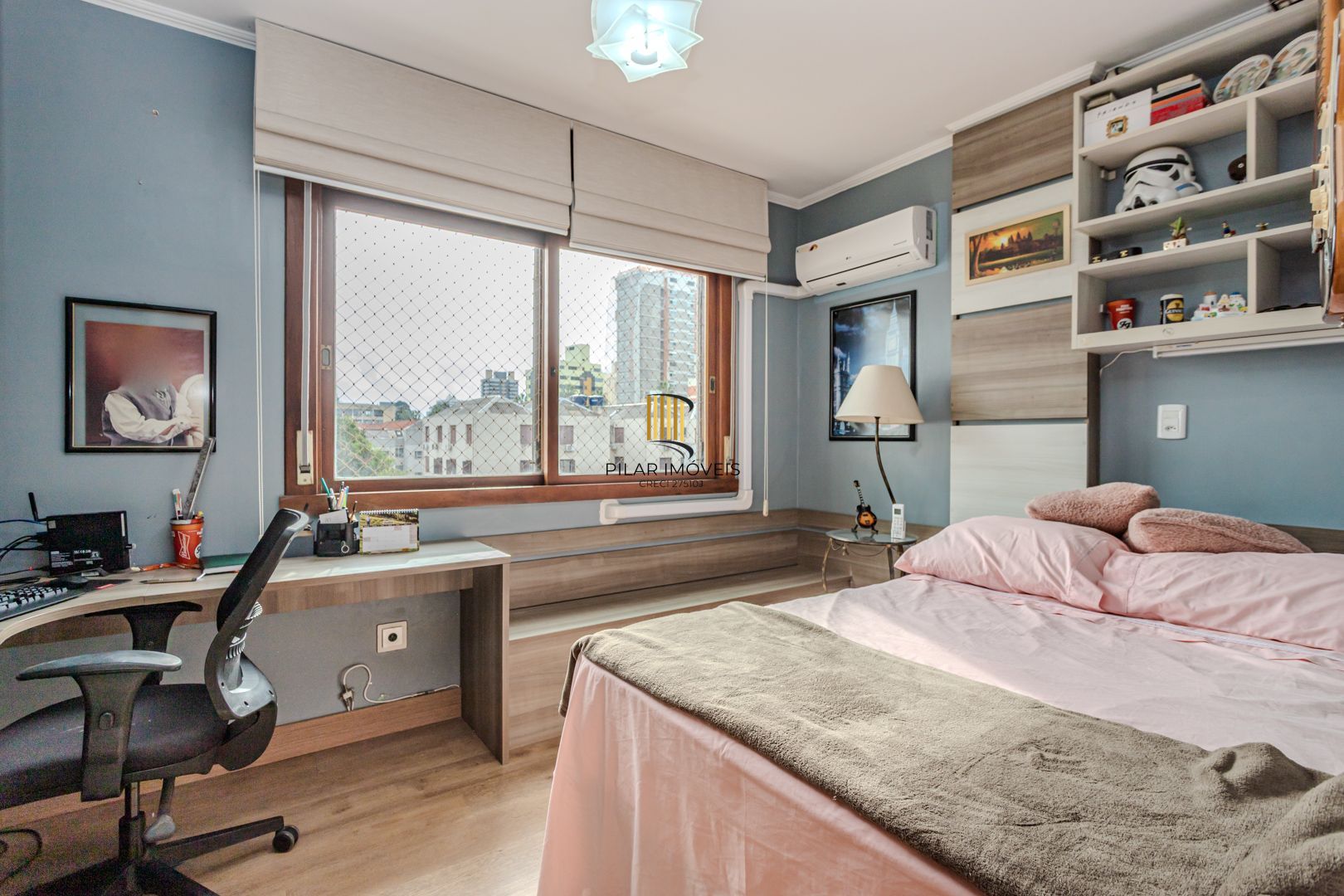 Apartamento no bairro Menino Deus de 4 dormitórios e vaga