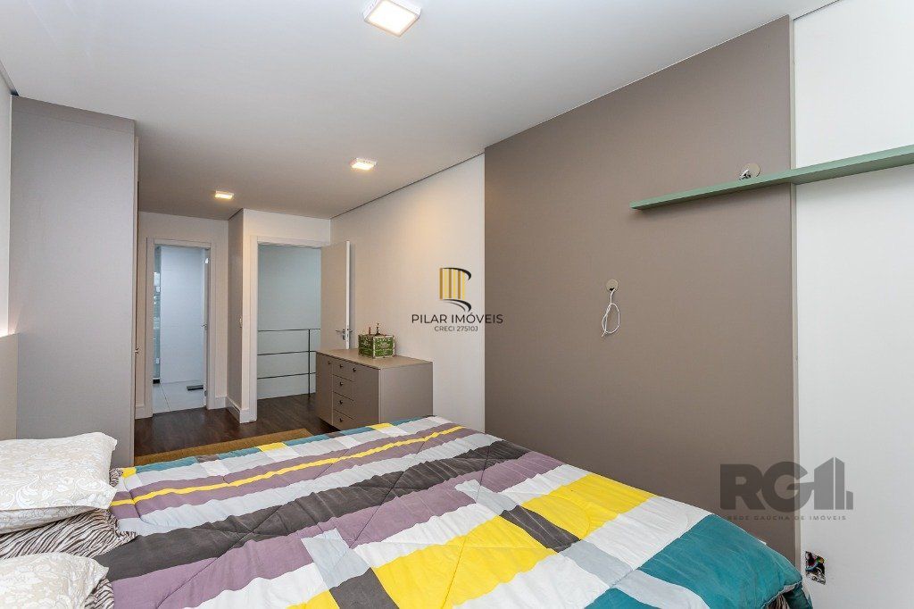 Apartamento DUPLEX no bairro Chácara das Pedras de 2 dormitórios e 2 vagas