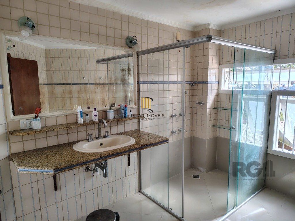 Casa sobrado com 300m² na Vila Nova de 3 dormitórios e 4 vagas