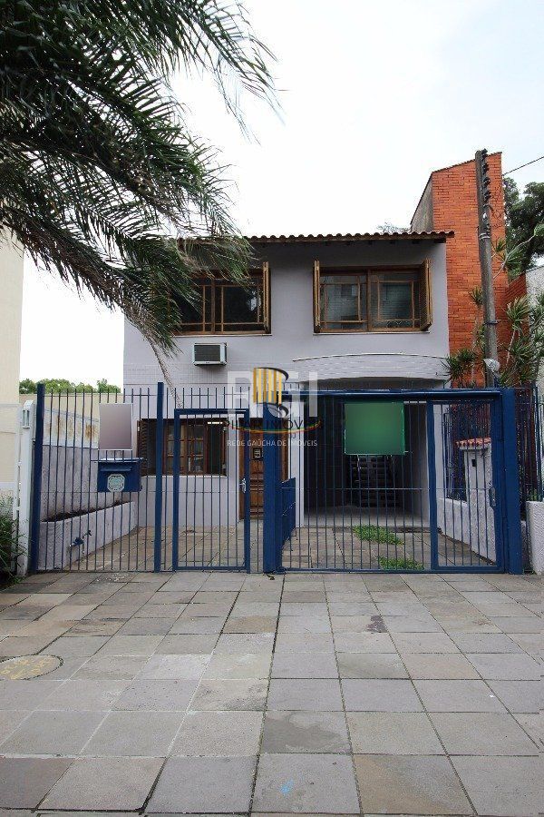 Casa para Venda - 280m², 3 dormitórios, 2 vagas - Petrópolis