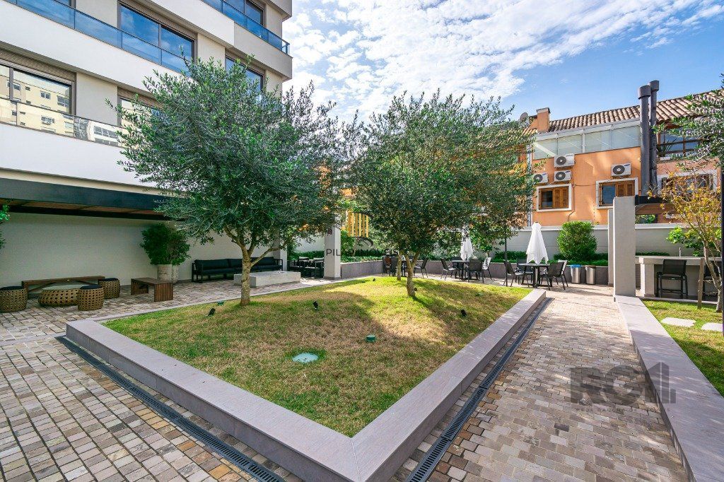 Apartamento no bairro Tristeza de 3 dormitórios e 2 vagas