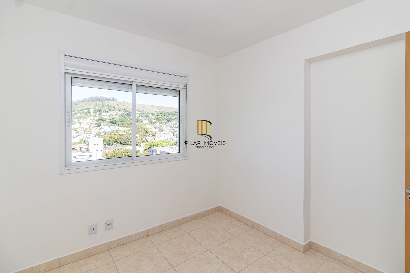 Apartamento no bairro Teresópolis de 2 dormitórios vaga e infra