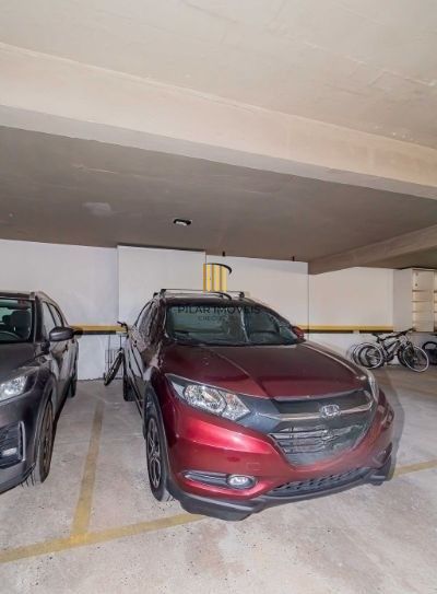 Apartamento no Menino Deus de 2 dormitórios e vaga