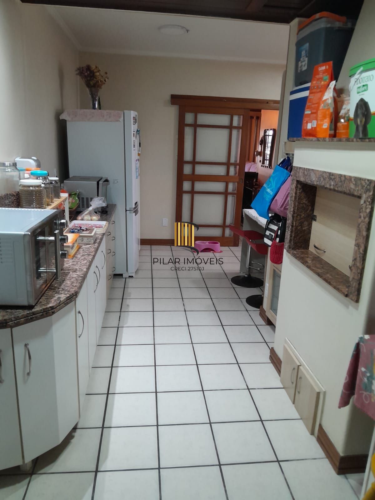 Casa sobrado a Venda de 5 Quartos, 1 Suite e 4 Vagas de Garagem com 235M²privt.