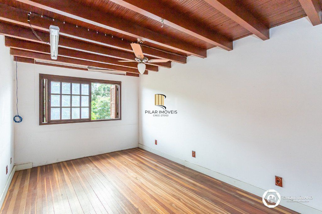 Casa para Venda - 330m², 4 dormitórios, sendo 3 suites, 2 vagas - Petrópolis