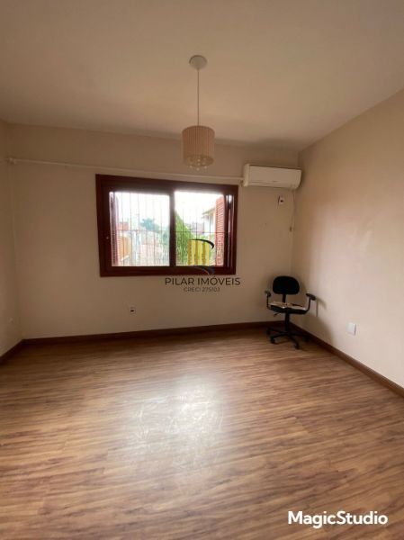 Casa com 3 quartos e 107m² à venda em Jardim Itu, Porto Alegre.