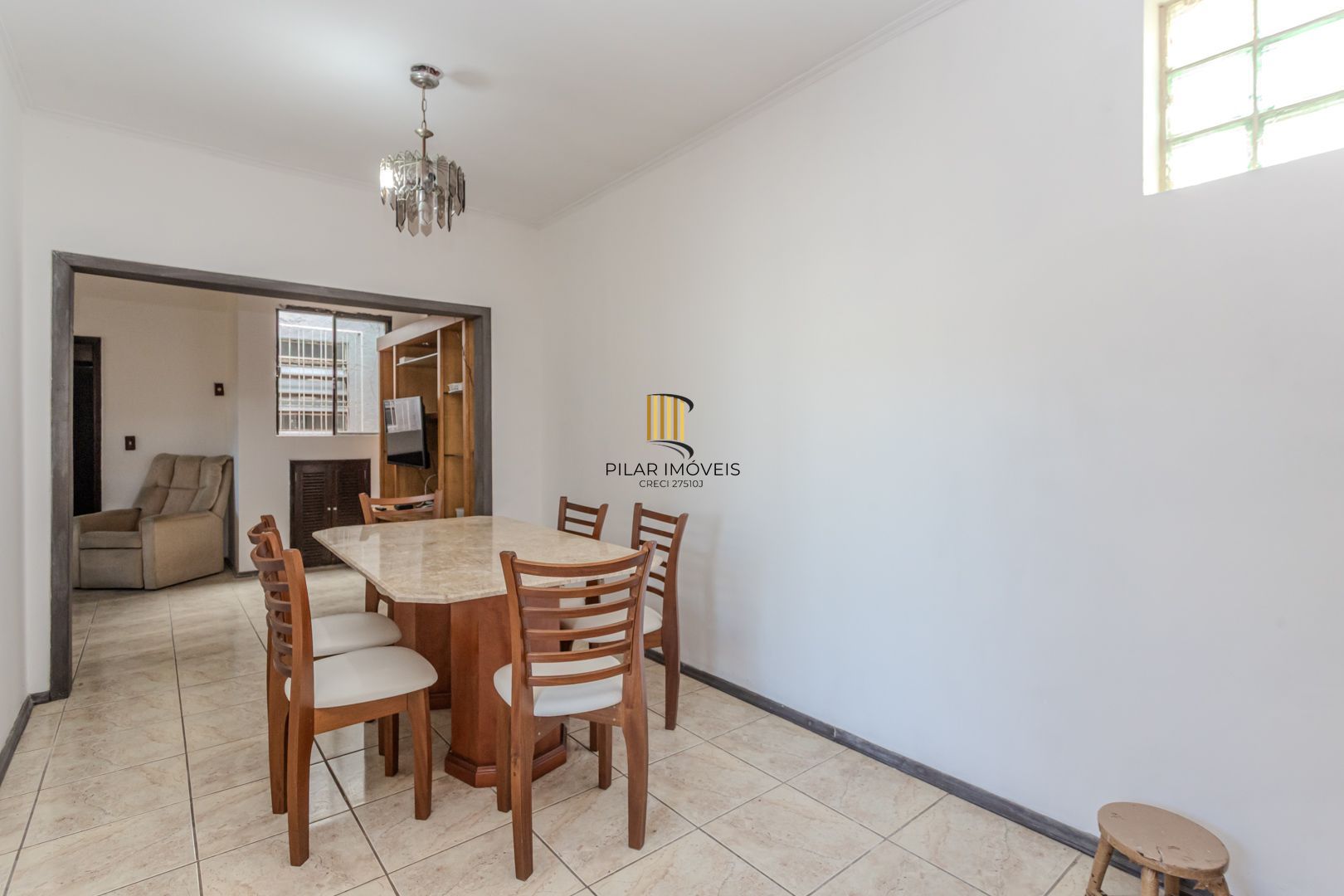 Prédio Residencial no Passo D'areia com 8 dormitórios e 8 vagas