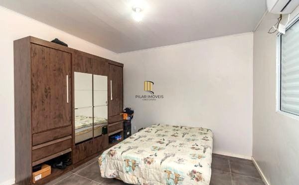 Casa no bairro Jardim Carvalho de 2 dormitórios e amplo pátio