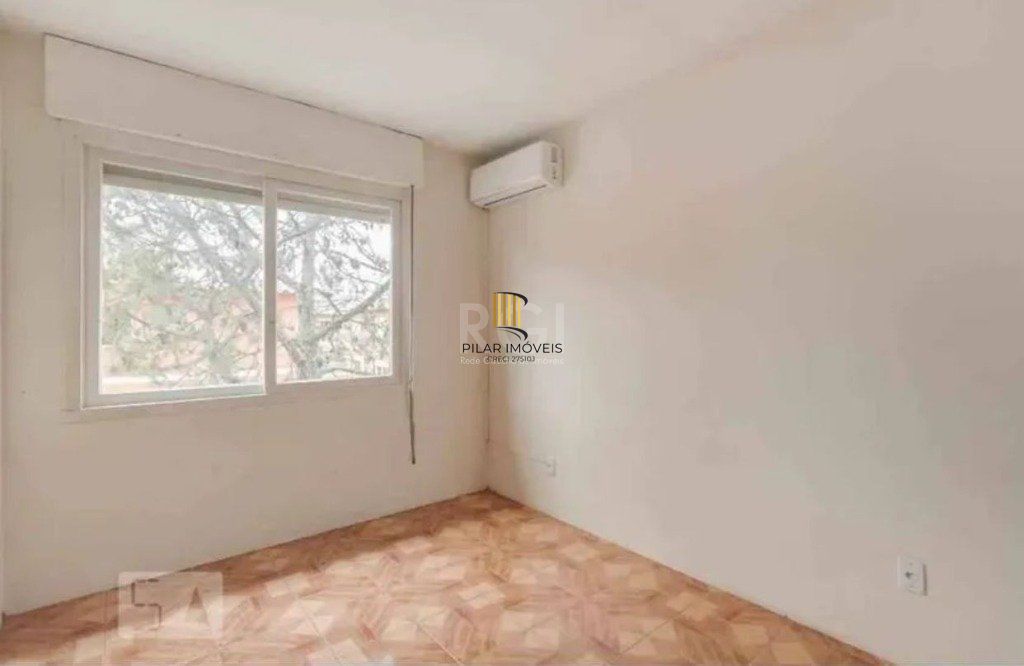 Apartamento 01 dormitório, no bairro Rubem Berta, em Porto Alegre - RS.