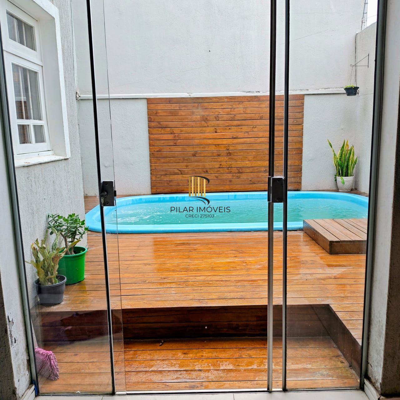 Casa sobrado no bairro Mont Serrat em Canoas