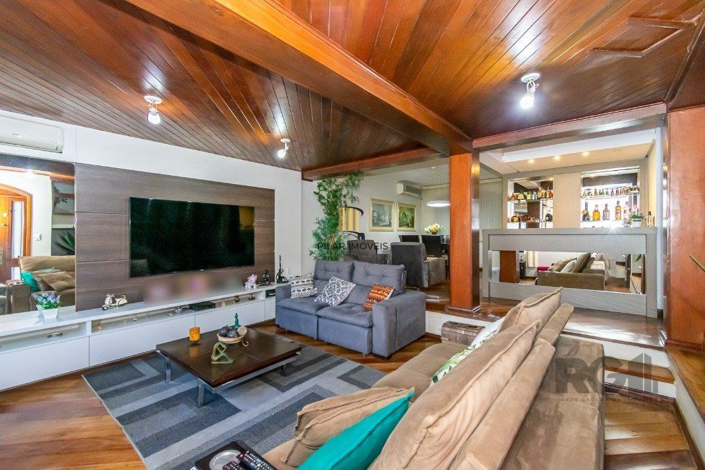 Casa 4 Dormitório(s) Bairro Jardim Planalto