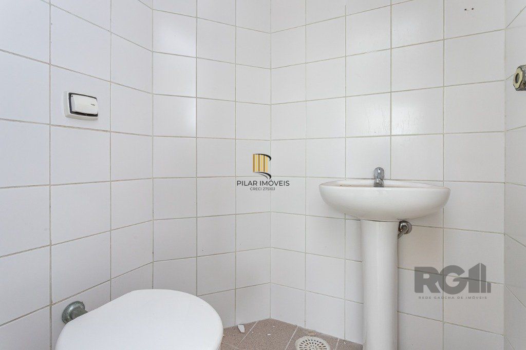 Sala Comercial no Menino Deus desocupada