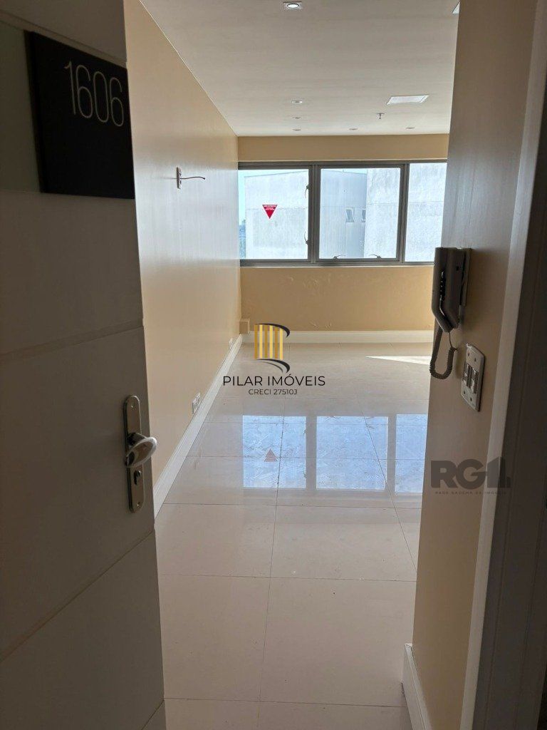 Sala comercial no ICON andar alto - desocupado