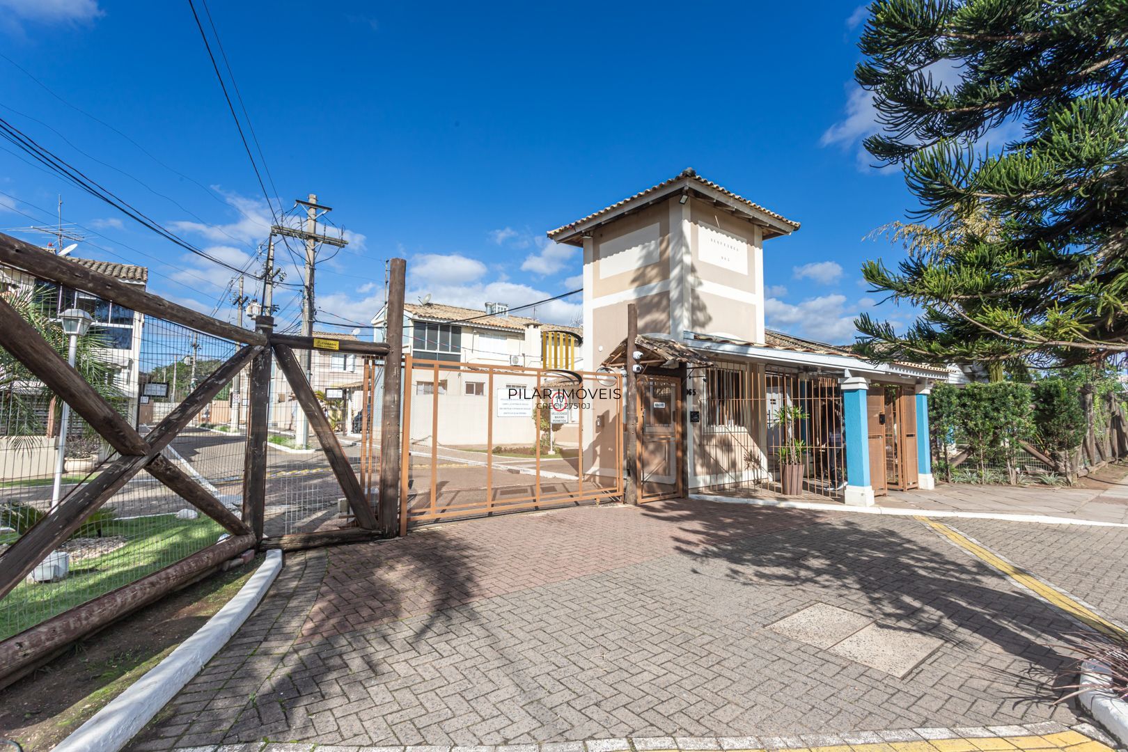 Casa de Condomínio 3 dormitórios no bairro Humaitá