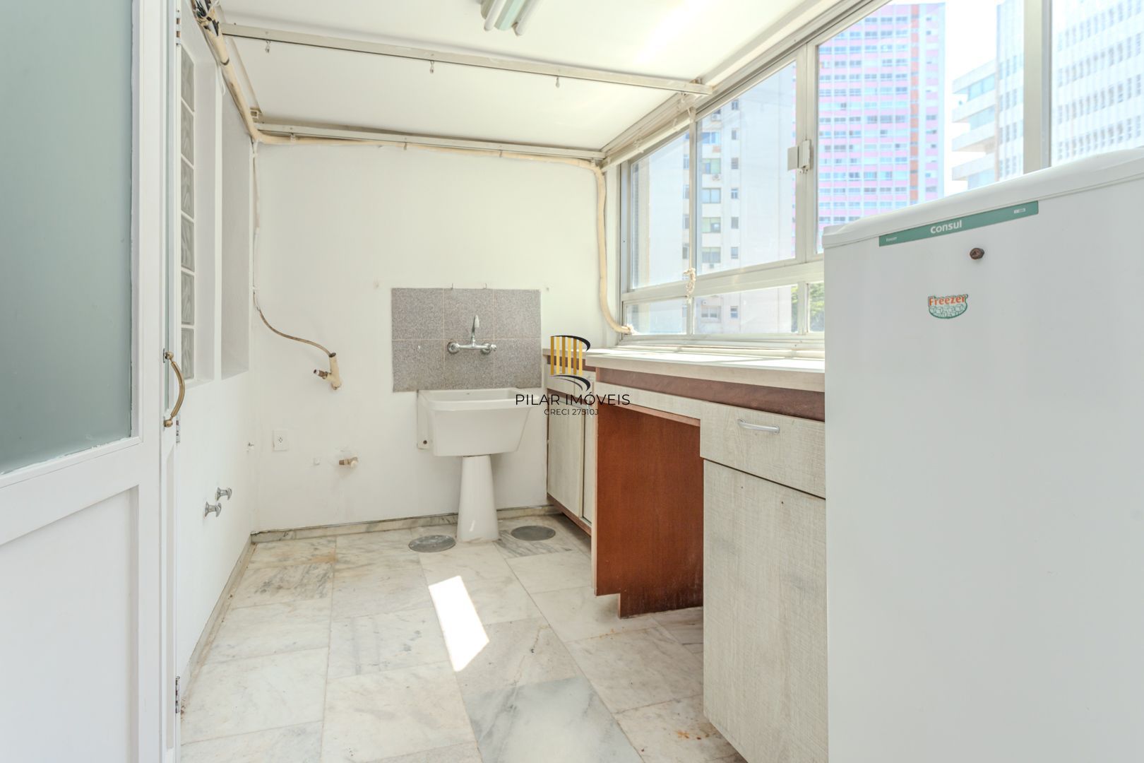 Apartamento no Moinhos de Vento de 3 dormitórios vaga e infra DESOCUPADO