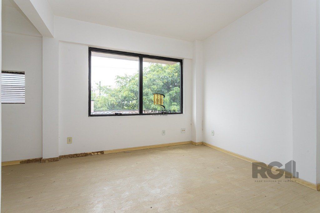 Sala Comercial no Menino Deus desocupada