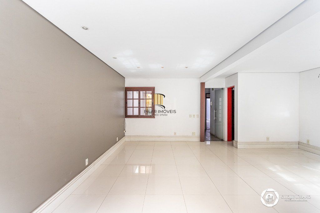 Casa para Venda - 330m², 4 dormitórios, sendo 3 suites, 2 vagas - Petrópolis