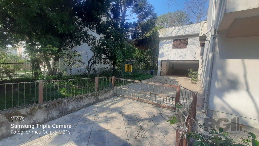 Casa 4 Dormitório(s) Bairro Nonoai