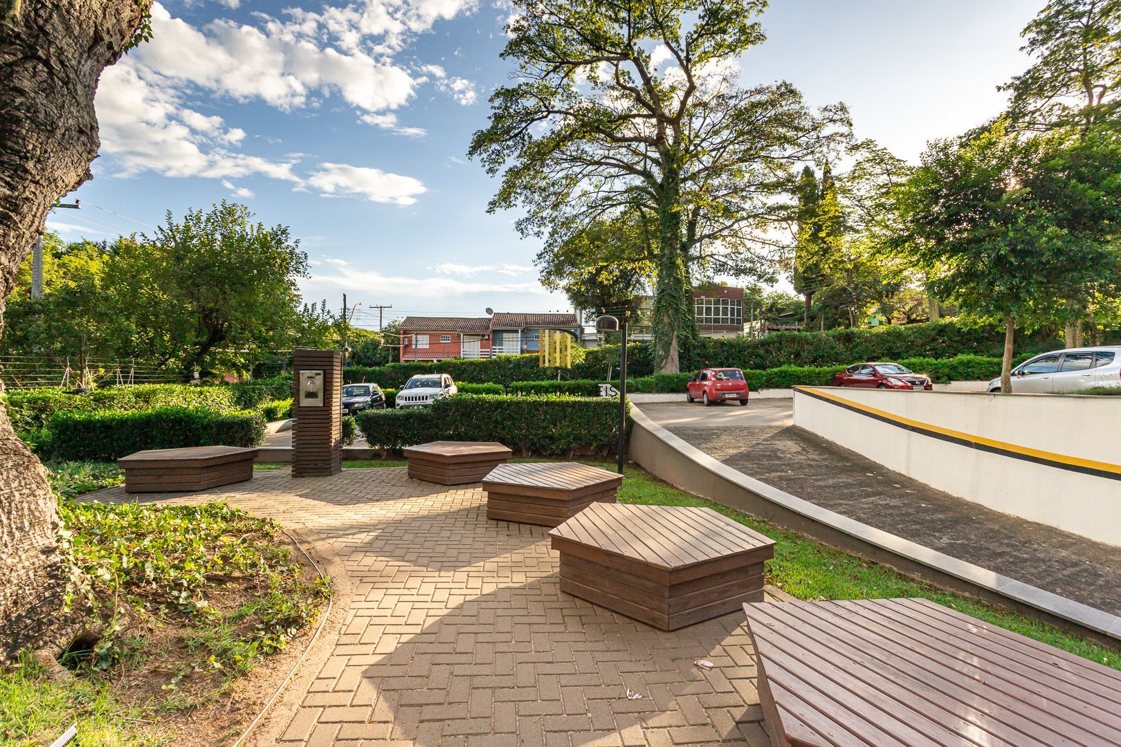 Apartamento no bairro Teresópolis de 2 dormitórios vaga e infra