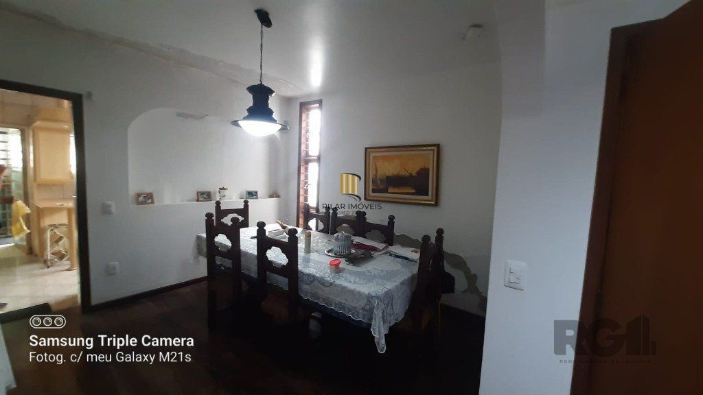 Casa 4 Dormitório(s) Bairro Nonoai