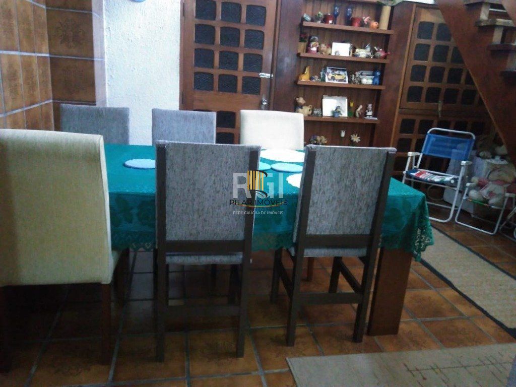 Casa para Venda - 340m², 4 dormitórios, sendo 2 suites, 3 vagas - Jardim Lindóia